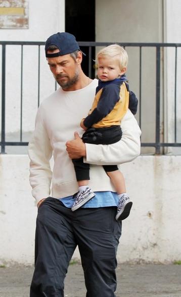 Josh Duhamel su Axl