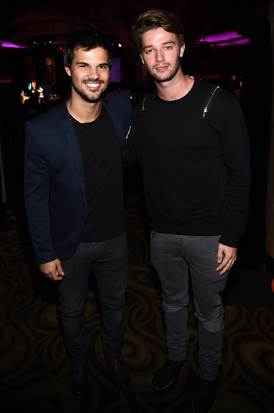 Taylor Lautner & Patrick Schwarzenegger (21)