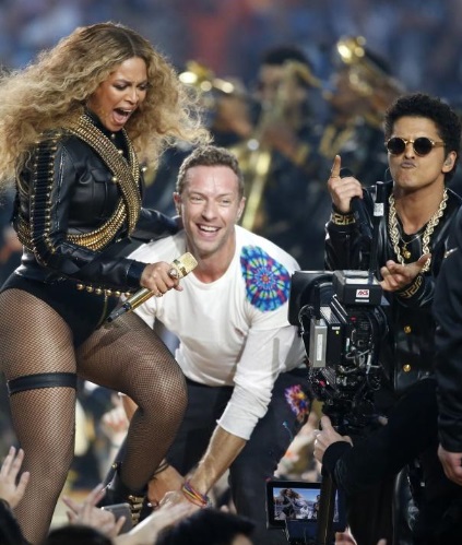 Beyoncé, Chris Martin (38, "Coldplay"), Bruno Mars