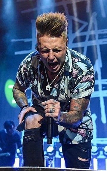 Jacoby Shaddix ("Papa Roach")