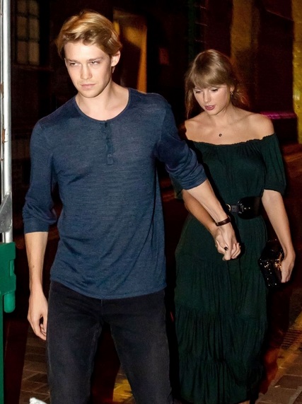 Joe Alwyn & Taylor Swift