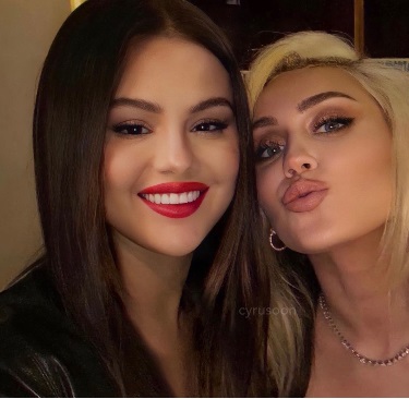 Selena Gomez & Miley Cyrus