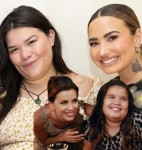 Madison De La Garza & Demi Lovato / Eva Longoria & Madison De La Garza